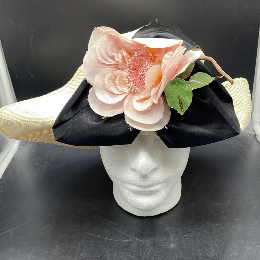 Vintage Straw Hat w/Flower